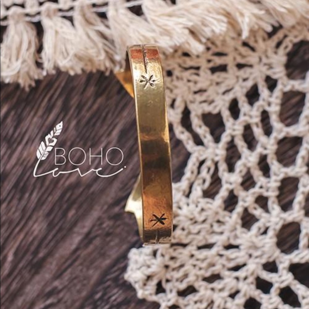 Antiqued Gold Love Arrow Bracelet - Picture 2 of 3